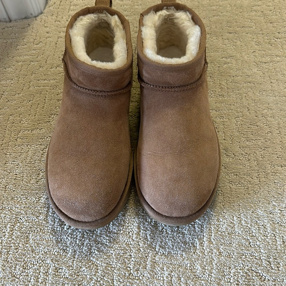 Women’s Ultra Mini Classic Ugg Boot Sz 9